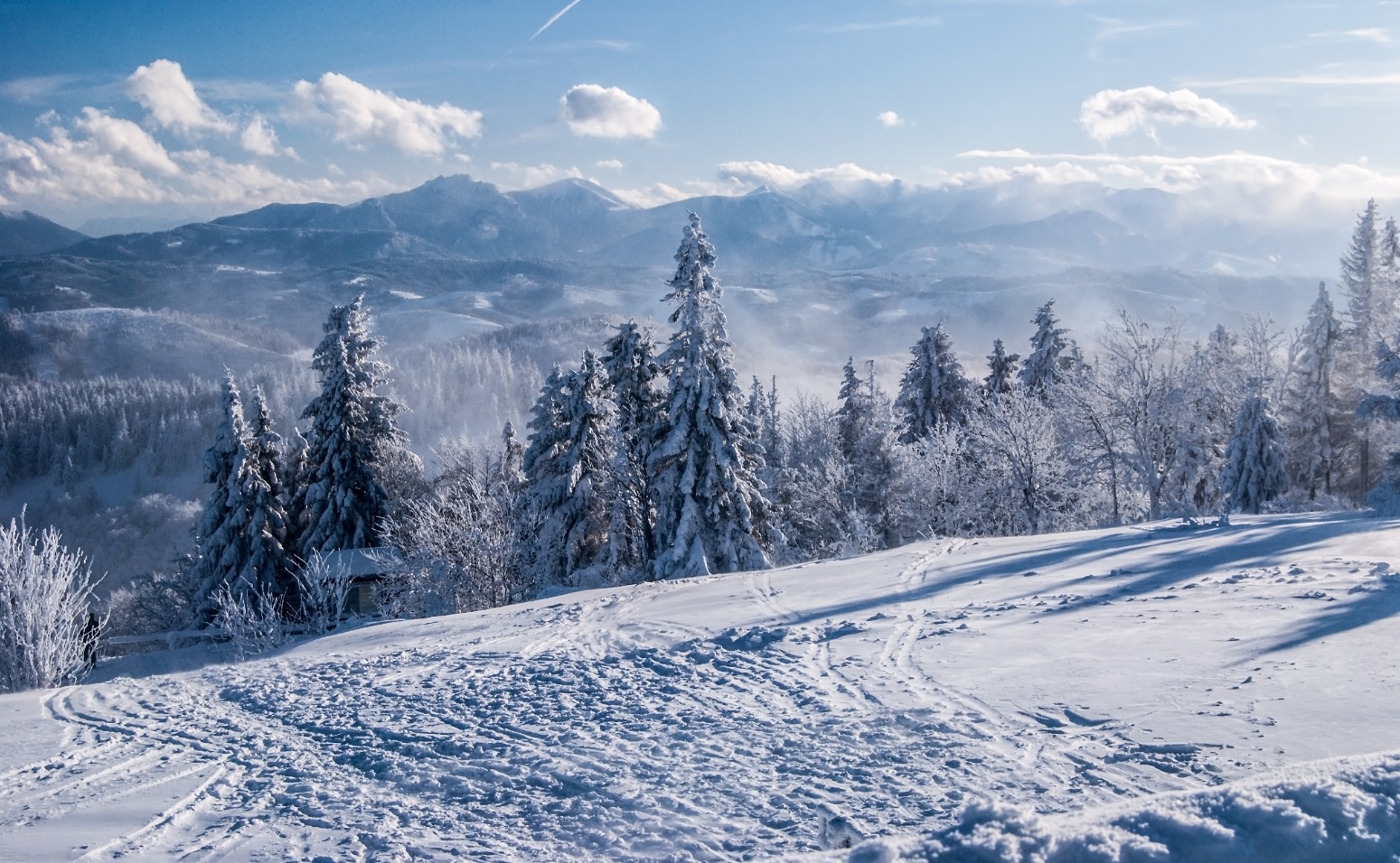 Výhled z vrcholu Veľká Rača, Kysucké Beskydy, Slovensko